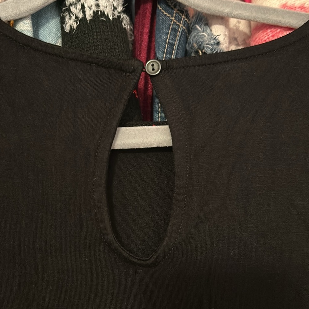 W5 Women’s Black Pleated Sleeve Blouse - Picture 6 of 7